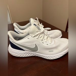 Men’s Nike Tennis shoes- Size 13